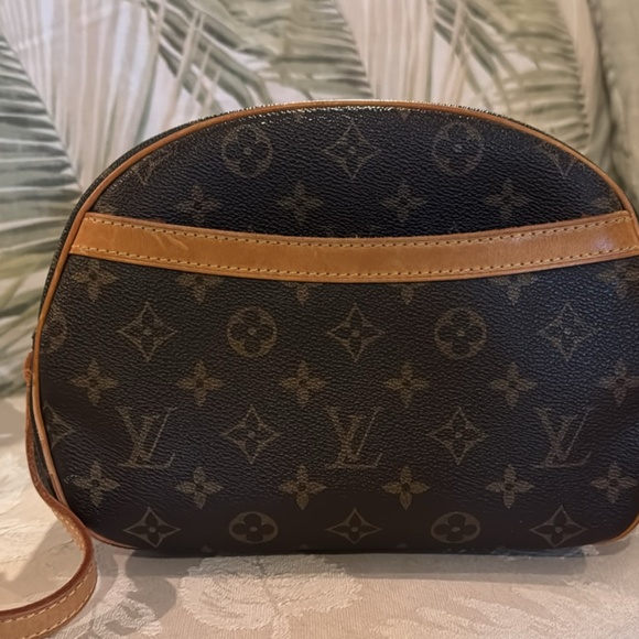 Louis Vuitton Blois Crossbody Bag-like new - Picture 8 of 10